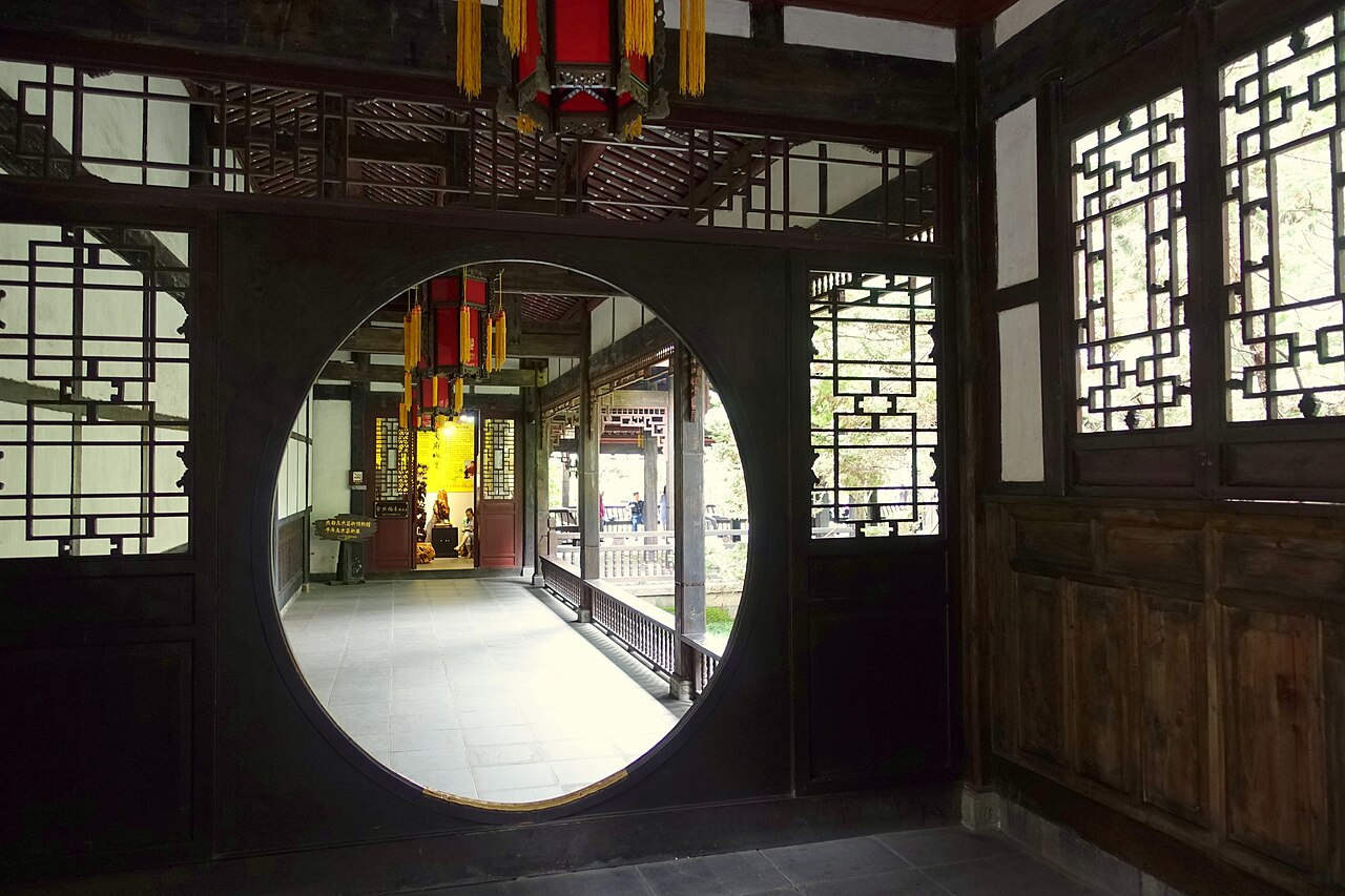 The red wall and bamboo corridor at Wuhou Shrine, Chengdu