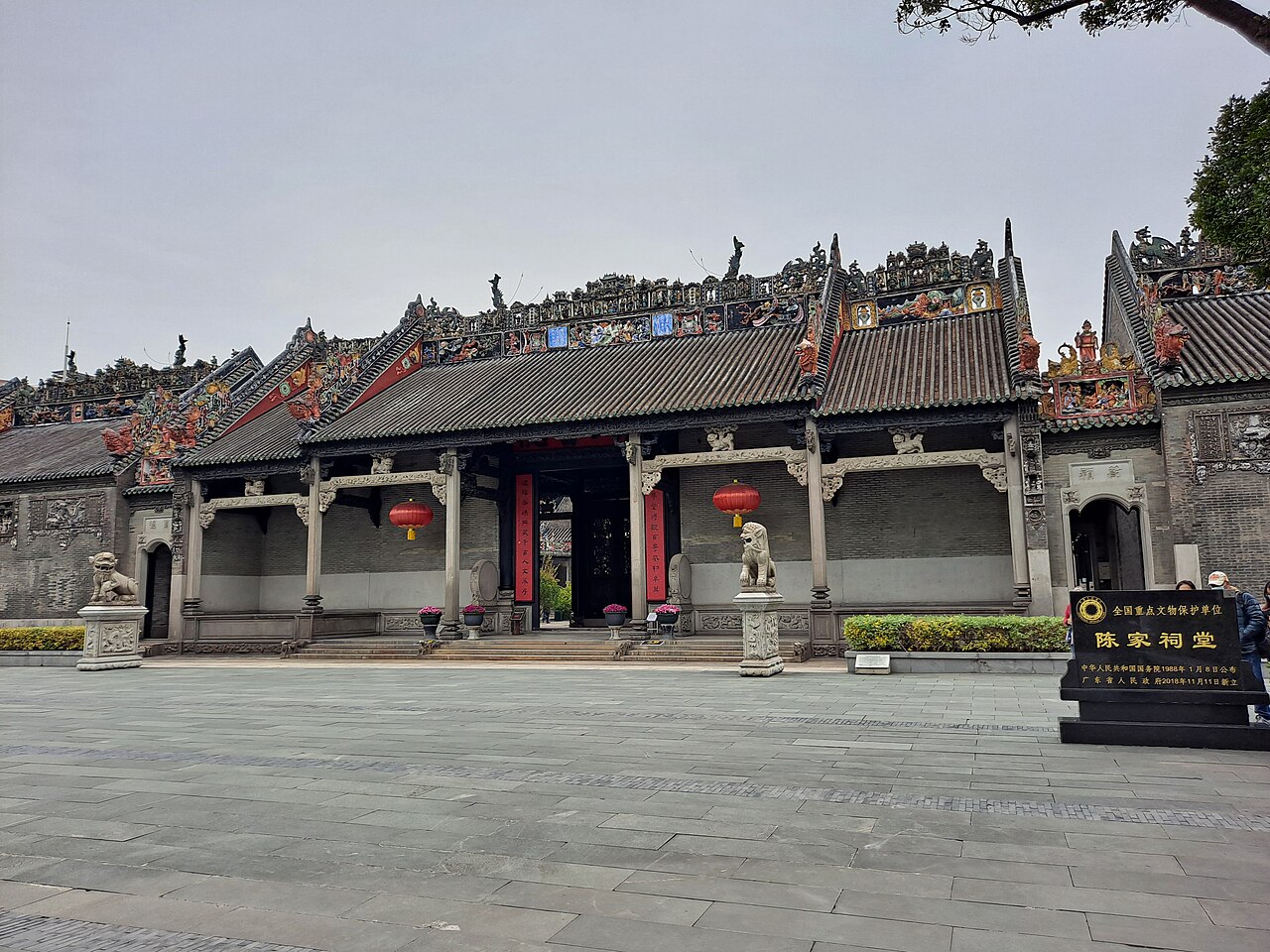 The roof ridges and carved decoration of Chen Clan Academy, Guangzhou