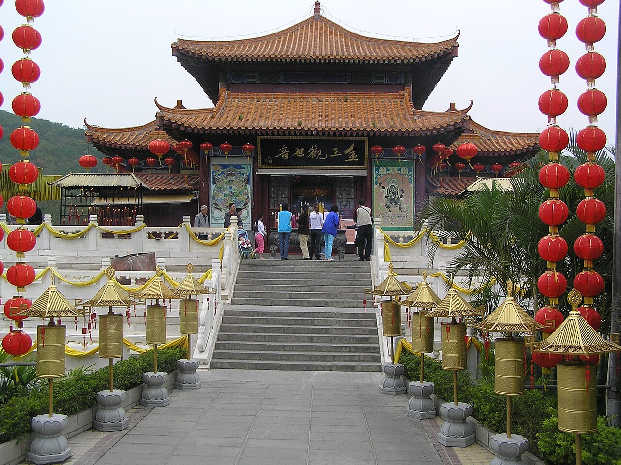 La statue de Guanyin de la Mer, haute de 108 mètres, dans la zone touristique culturelle de Nanshan, près de Sanya