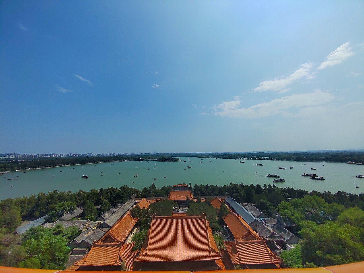 ทะเลสาบคุนหมิงและเนินเขาที่พระราชวังฤดูร้อน กรุงปักกิ่ง