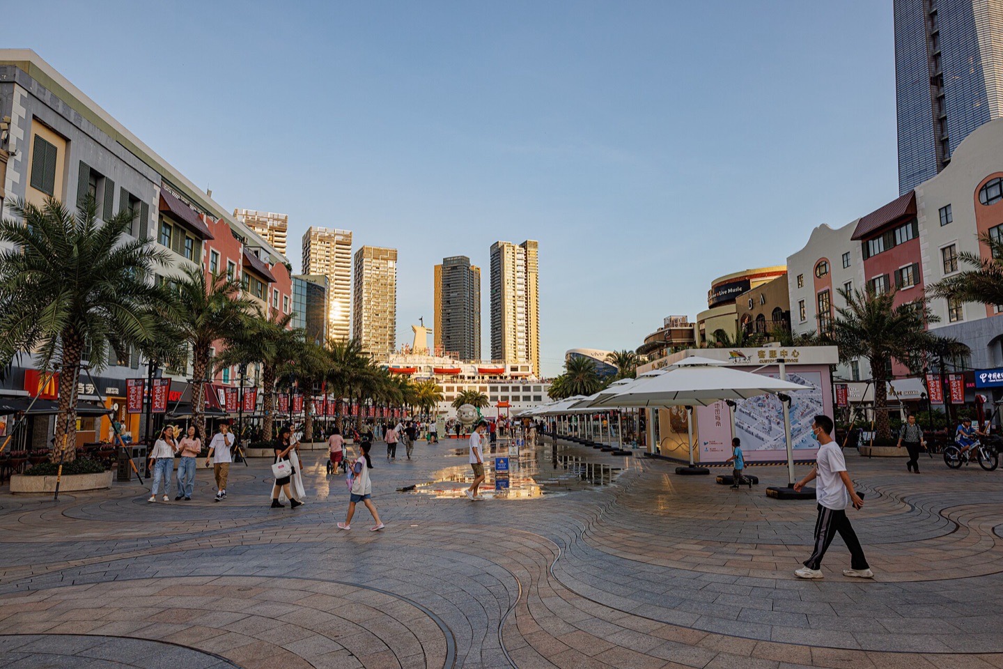 Plaza Sea World, Shekou, donde comenzó la era de la reforma en 1979. Foto: Dinkun Chen / CC BY-SA 4.0