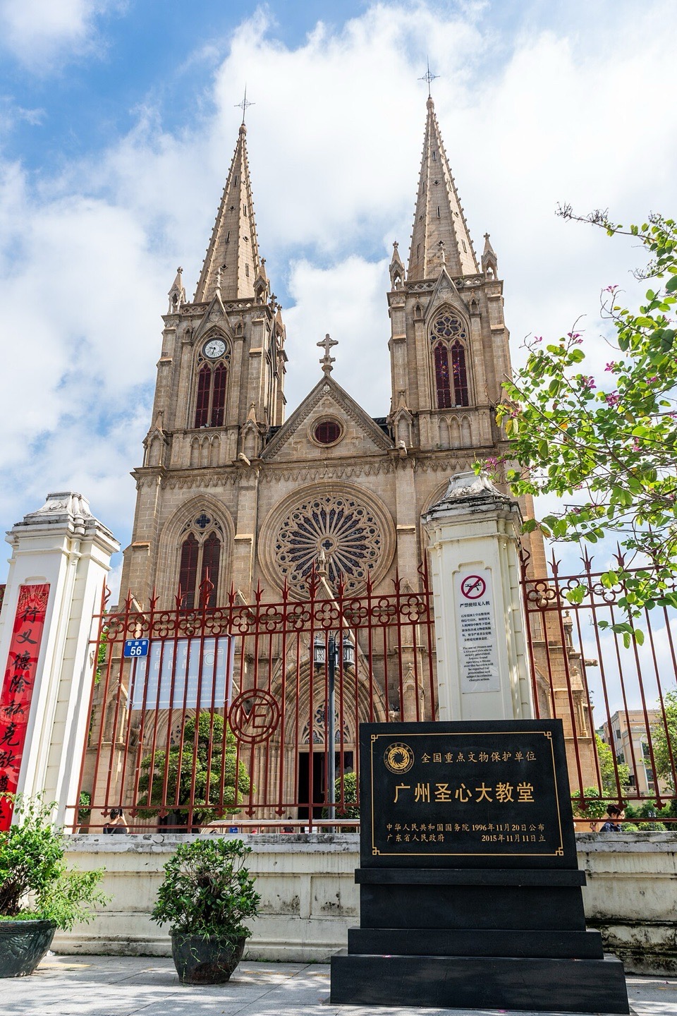 Catedral del Sagrado Corazón, de estilo gótico y construida íntegramente en granito, terminada en 1888. Foto: Shujianyang / CC BY-SA 4.0